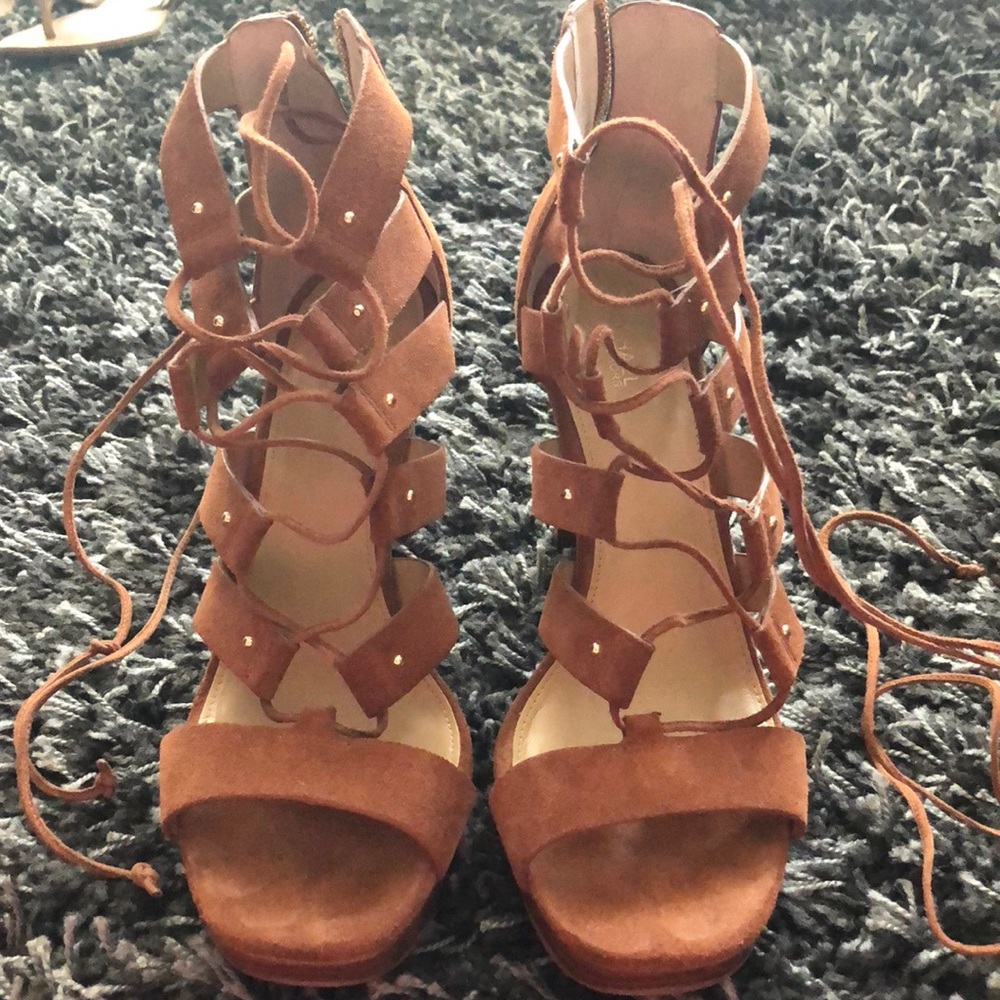 Strappy Micheal Kora Sandals! Size 10 very comfy!
